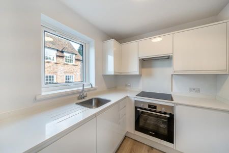 Racks Court, Guildford, GU1 - Photo 4