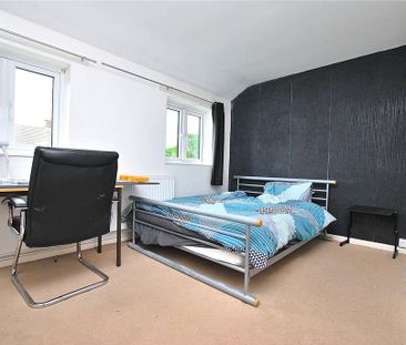 4 bedroom semi-detached house to rent - Photo 2