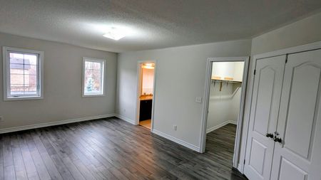 For Lease - 10 Moore's Court, Markham, Ontario - Photo 4