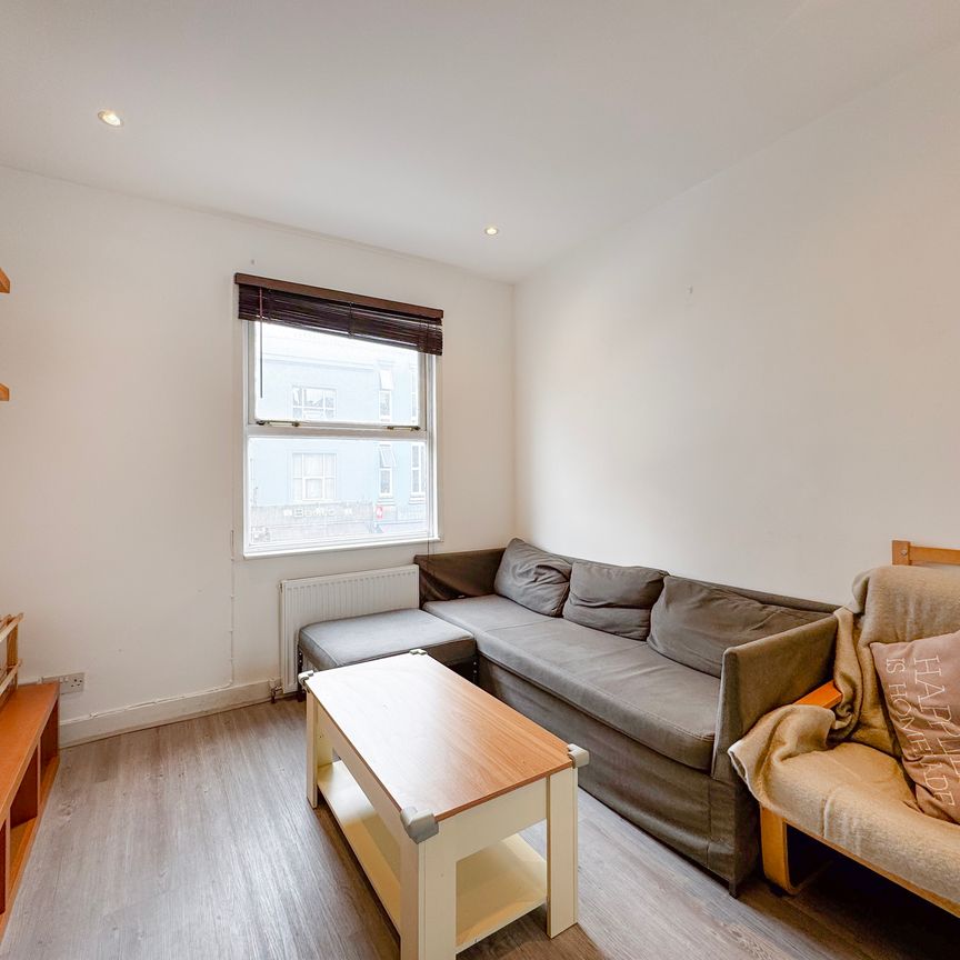 Battersea Bridge Road, SW11, London - Photo 1