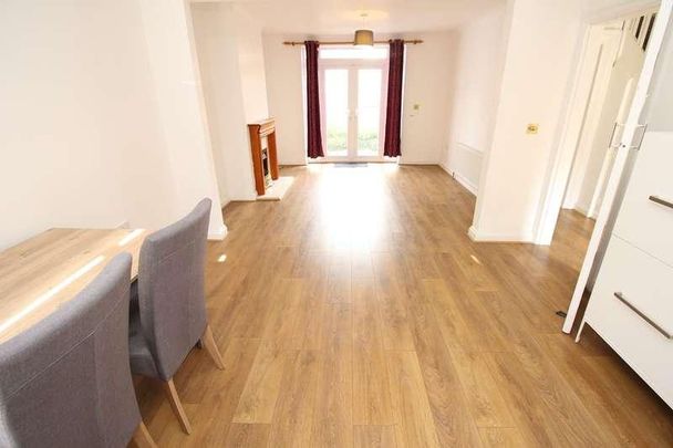 Brookside, Uxbridge, UB10 - Photo 1