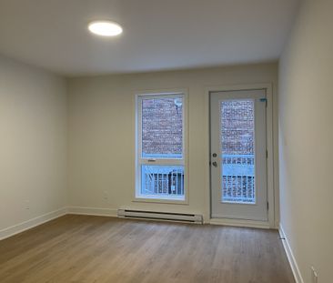 2086 Rue Harmony, #6 - Photo 6
