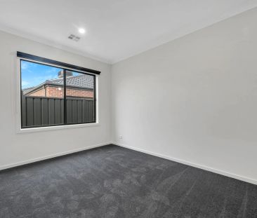 Elegant Family Living in a Prime Wollert Location - Photo 4