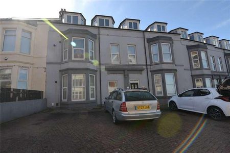 South Parade, Whitley Bay, Tyne And Wear, NE26 - Photo 2
