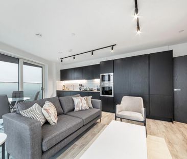 2 bedroom Flat To Let - Photo 2