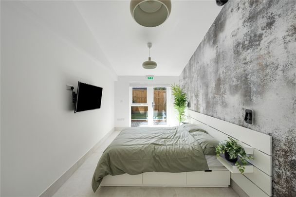 Southmead Road, Filton - Photo 1