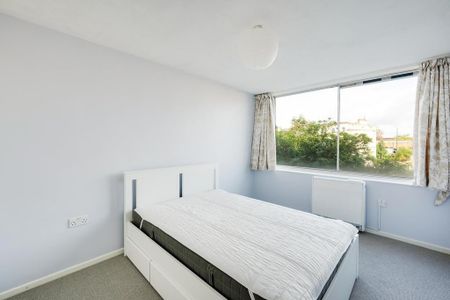 3 bedroom flat to rent - Photo 5