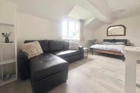 Weydon Lane, Farnham, Surrey, GU9 - Photo 5