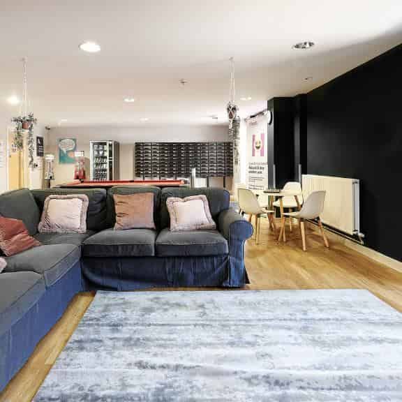 Classic En-suite in a 6-bed flat - Photo 1