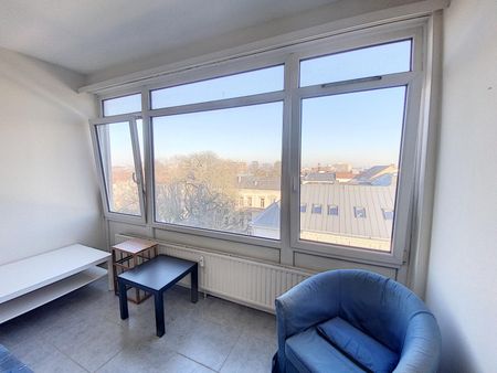 À Ixelles, grand studio de 55m2 en location 800 € par mois - Photo 3