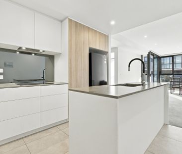 Inner City Convenience with Flexible Furnishing Options - Photo 4