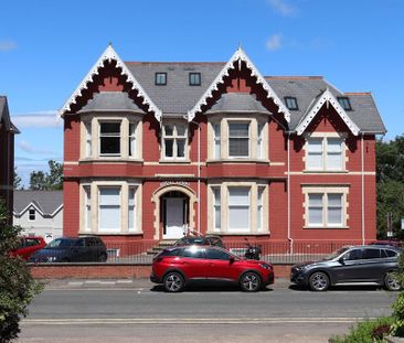 A 2 Bedroom Flat in Western Road GL50 3RJ - Photo 6