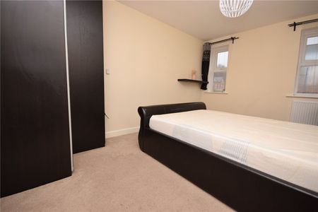 21, Maple Gardens, Leeds, West Yorkshire, LS6 1FL - Photo 2