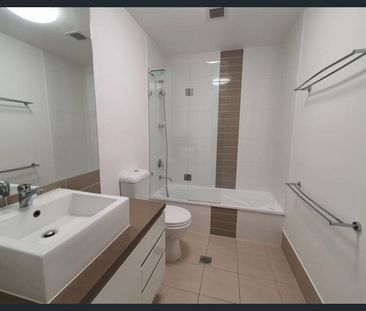 Stylish Town House within walking distance to Robina Town Centre - Photo 6