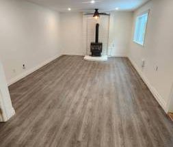 Beautifully Renovated 2 bedroom, 1 bath Lower Suite - Photo 4