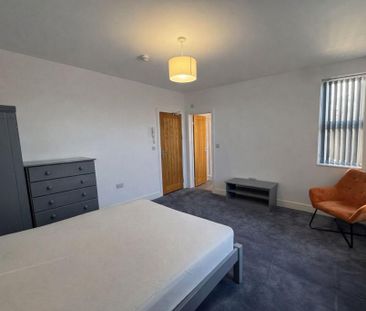 1 bedroom in a house share to rent - Photo 2