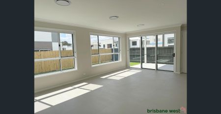 STUNNING FAMILY HOME - Photo 2