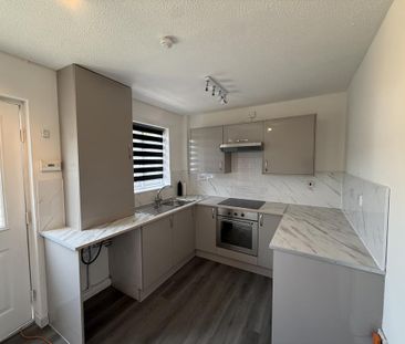 2 bedroom end of terrace house to rent - Photo 5