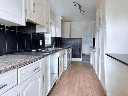 Surbiton, Surrey, KT5 - Photo 3