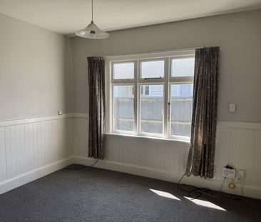 Addington – Spacious 4 bedroom renovated home, Suit family or group! - Photo 2