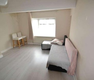 Langdale, Greenford, UB6 - Photo 4