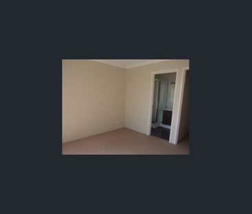 Spacious 4-Bedroom Family Home – Conveniently Located! - Photo 1