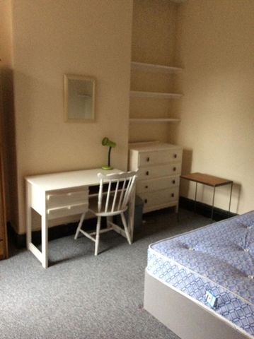 4 bedroom end of terrace house to rent - Photo 5