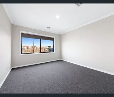 Modern Beauty – Huge Family Home - Photo 6