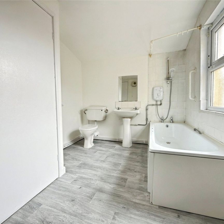 Bedford Road, Bootle, Merseyside, L20 - Photo 1