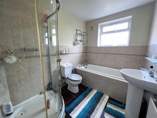 4 bedroom semi-detached house to rent - Photo 1