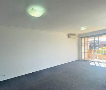 TWO BEDROOM UNIT IN A GREAT LOCATION! - Photo 2