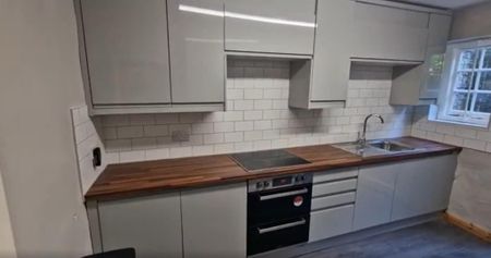 1 bedroom in a house share to rent - Photo 3