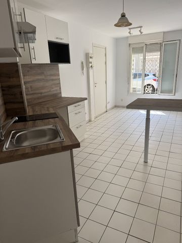 Location Appartement 1 pièce 20m² NARBONNE 11100 - Photo 2