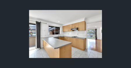 Lovely Family Home in Glen Waverley! - Photo 2