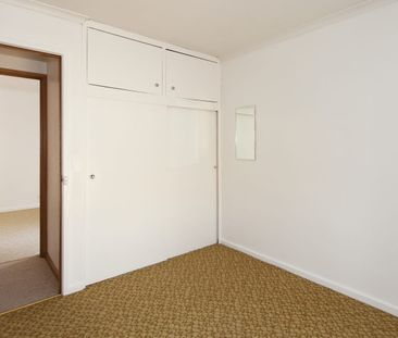 Neat & comfortable home with secure yard - Photo 3