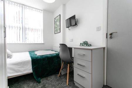 1 bedroom in a house share to rent - Photo 2