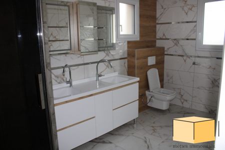 Location Maison 4 pièces 100m² BELLEY 01300 - Photo 3