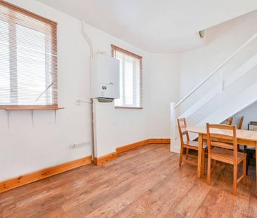 3 bedroom flat to rent - Photo 4
