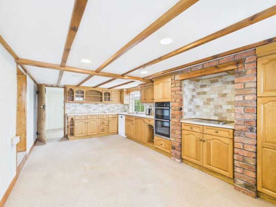 4 bedroom detached house to rent - Photo 1