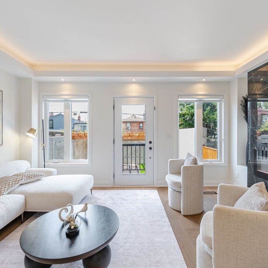 For Lease - 388 Oakwood Avenue Unit# Upper, Toronto, Ontario - Photo 1