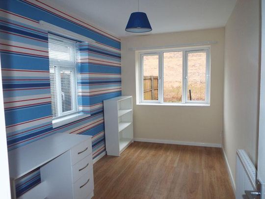4 bedroom terraced house to rent - Photo 1