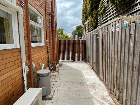 Freshly Painted Ground Floor Living - Photo 5