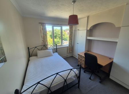 4 bedroom semi-detached house to rent - Photo 5