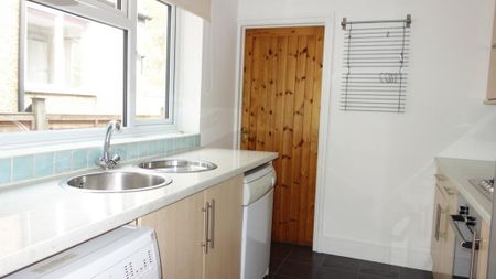 2 bedroom flat to rent - Photo 3