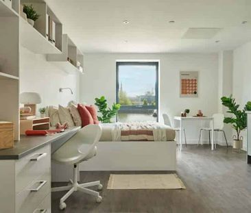 6 Bed En-suite - Reservoir View - Photo 3