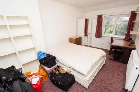 6 bedroom house to rent - Photo 2