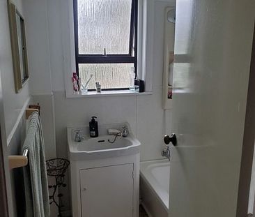 3+ bedroom home with garden, close to hospital - Photo 6