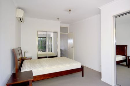 :: NEAT AND TIDY SELF CONTAINED UNIT CLOSE TO CBD - Photo 3