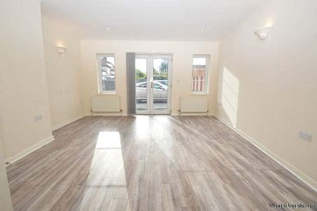 2 bedroom property to rent in Addlestone - Photo 3