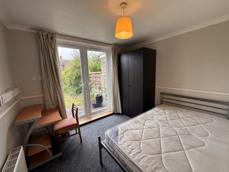 Brentwood Crescent, Badger Hill - P1638 - Photo 5